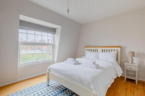 Cosy 4BD Flat in Stockwell with Private Patio